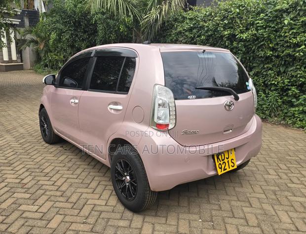 Toyota Passo 2015 Pink