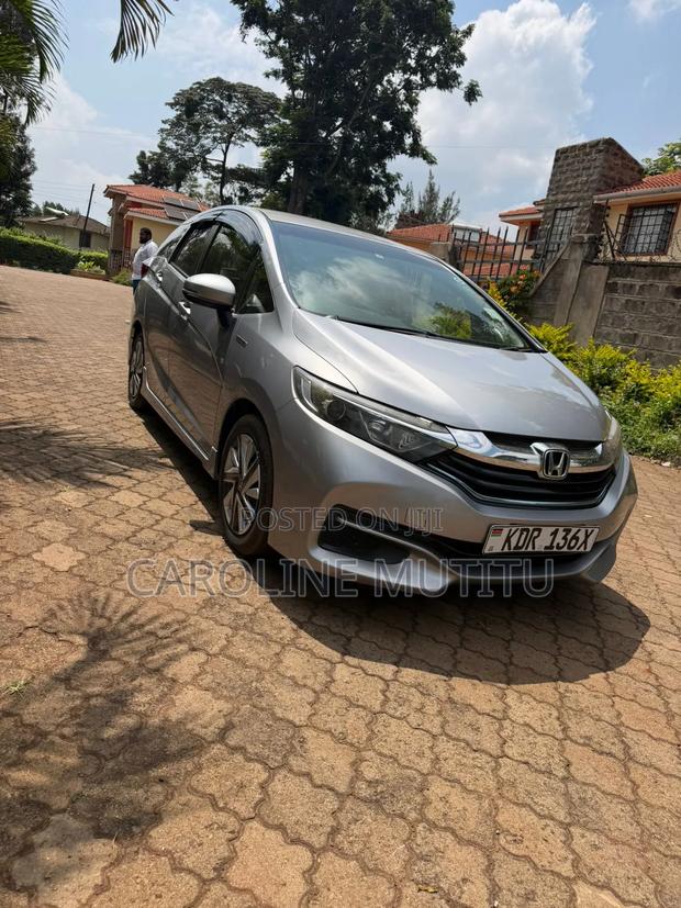 Honda Fit Shuttle 2017 Silver