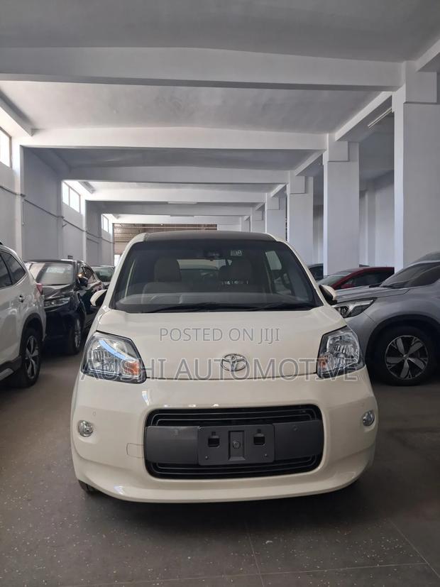 Toyota Porte 2018 Off white