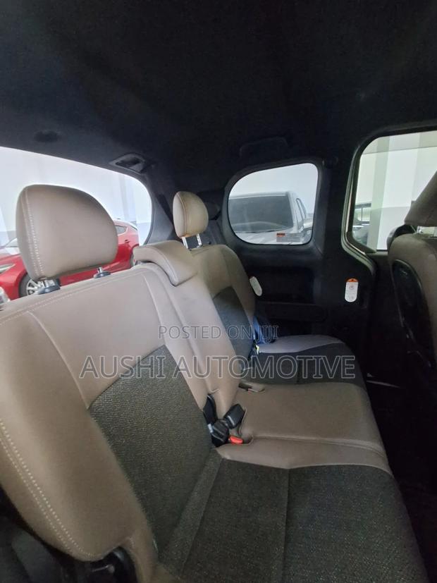 Toyota Porte 2018 Off white