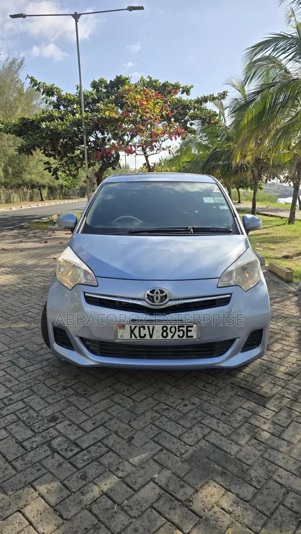 Toyota Ractis 1.3 FWD 2012