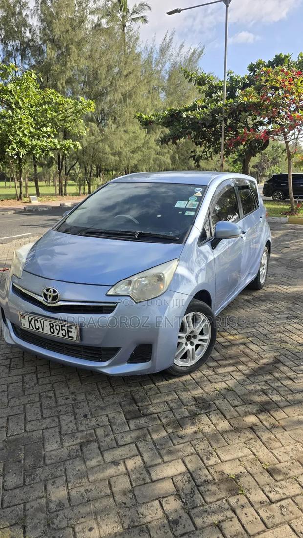 Toyota Ractis 1.3 FWD 2012