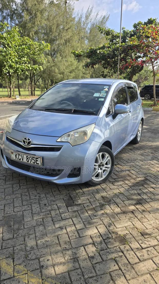 Toyota Ractis 1.3 FWD 2012