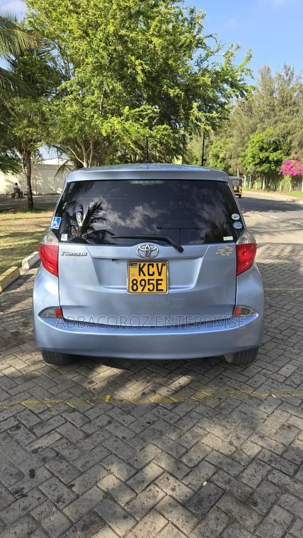 Toyota Ractis 1.3 FWD 2012