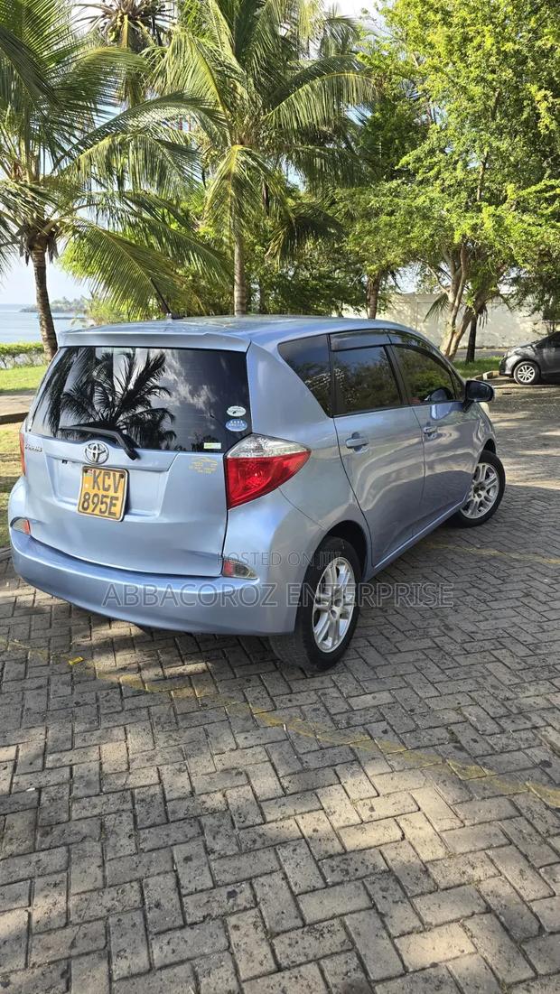 Toyota Ractis 1.3 FWD 2012