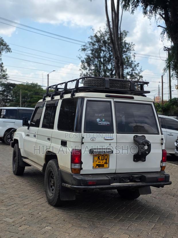 Toyota Land Cruiser 2016 Beige