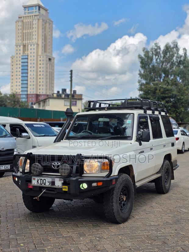 Toyota Land Cruiser 2016 Beige