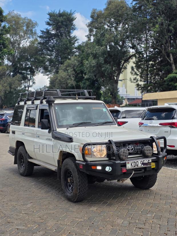 Toyota Land Cruiser 2016 Beige