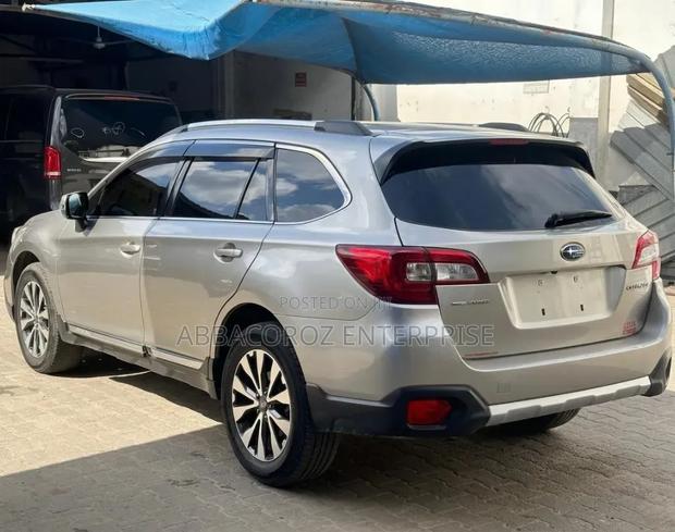 Subaru Outback 2.5i 4dr Wagon AWD (2.5L 4cyl CVT) 2015 Gold