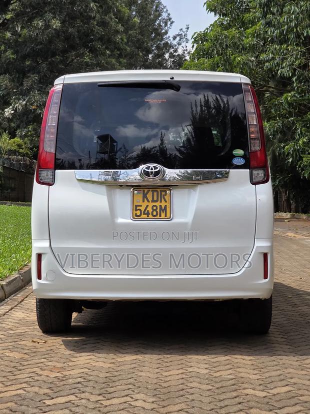Toyota Noah 2016 White