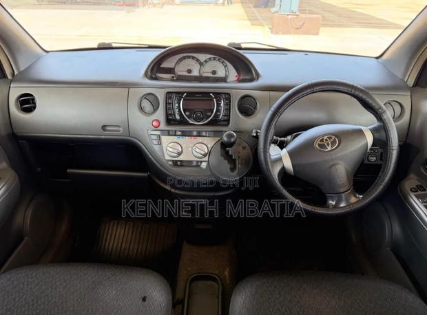 Toyota Sienta 2012 Purple