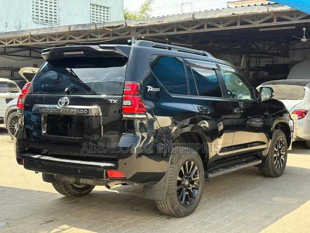 Toyota Land Cruiser Prado 2.8 2021 Black