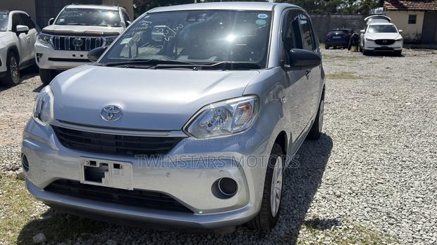 Toyota Passo 1.0 FWD 2019 Silver