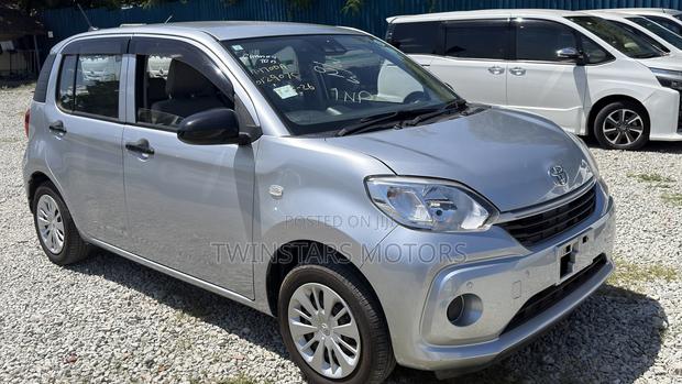 Toyota Passo 1.0 FWD 2019 Silver