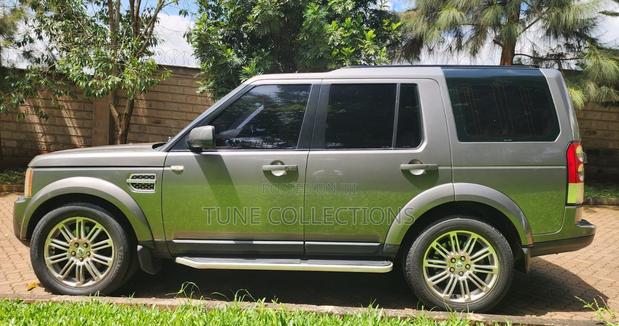 Land Rover Discovery 2010 Gray