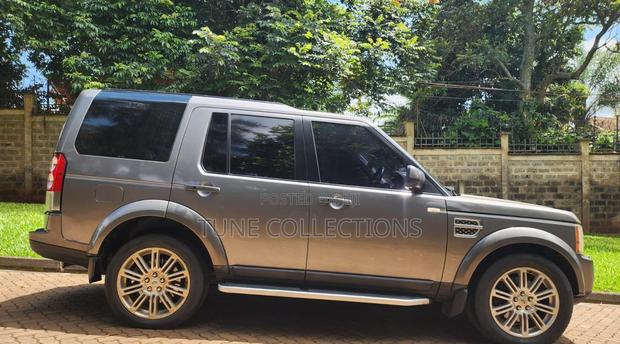 Land Rover Discovery 2010 Gray