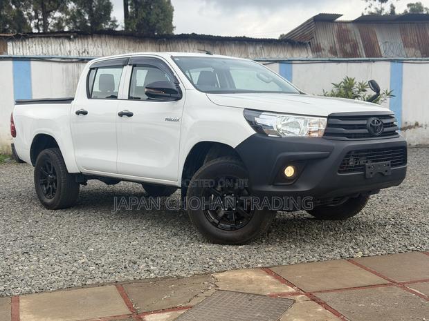 Toyota Hilux Revo Double Cab Deisel 2.4 RWD 2019 White
