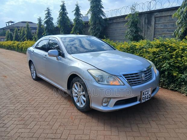 Toyota Crown 2012 Silver