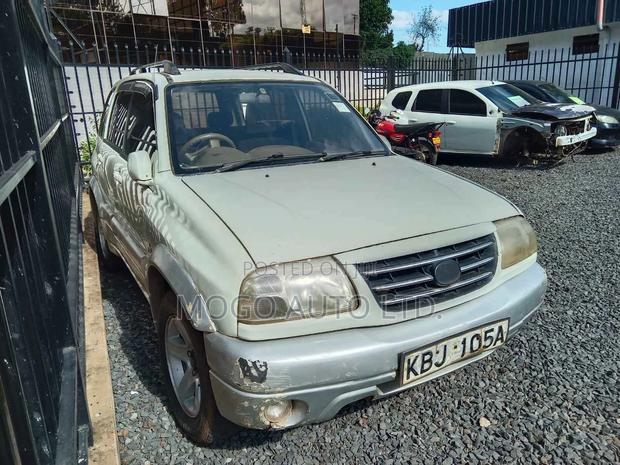 Suzuki Escudo 2003 White