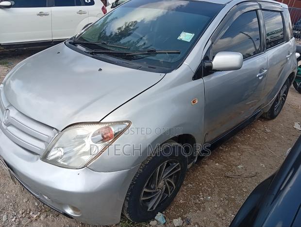 Toyota IST 2006 Silver