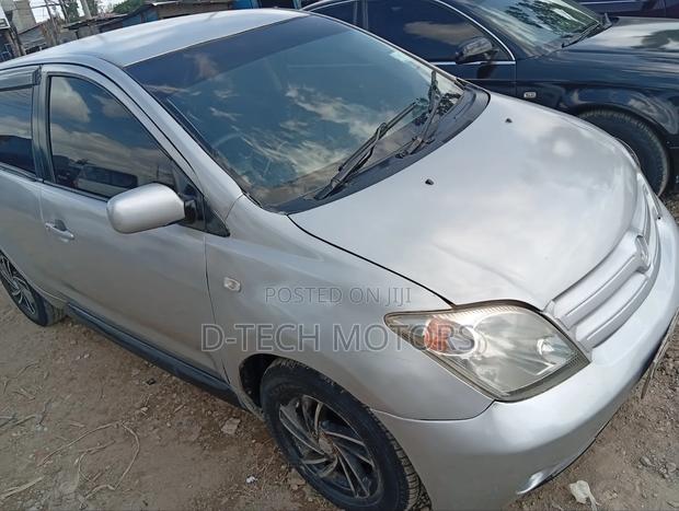 Toyota IST 2006 Silver