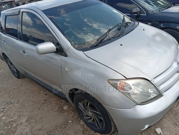 Toyota IST 2006 Silver