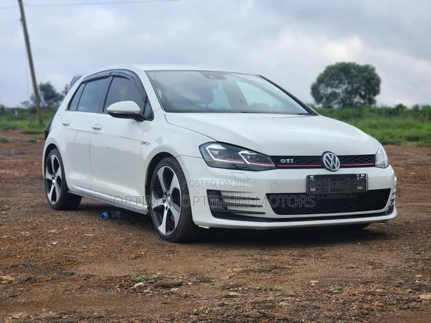 Volkswagen Golf TSI S FWD 2018 White