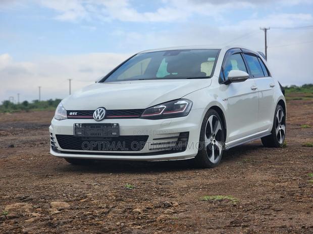 Volkswagen Golf TSI S FWD 2018 White