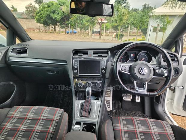 Volkswagen Golf TSI S FWD 2018 White