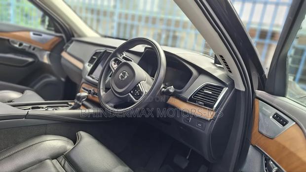 Volvo XC90 T5 Momentum AWD 2019 Black