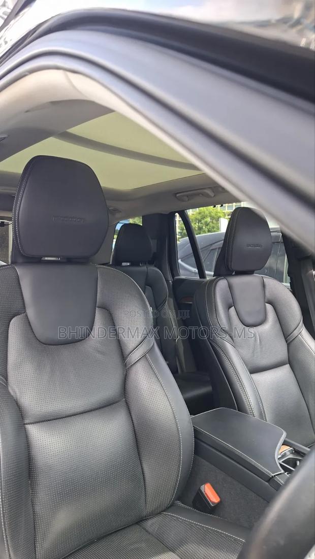 Volvo XC90 T5 Momentum AWD 2019 Black