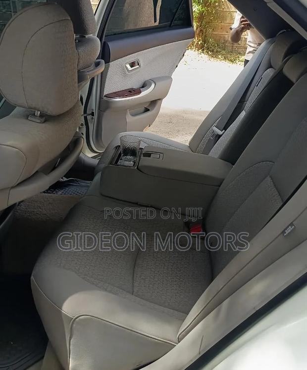 Toyota Crown 2011 White
