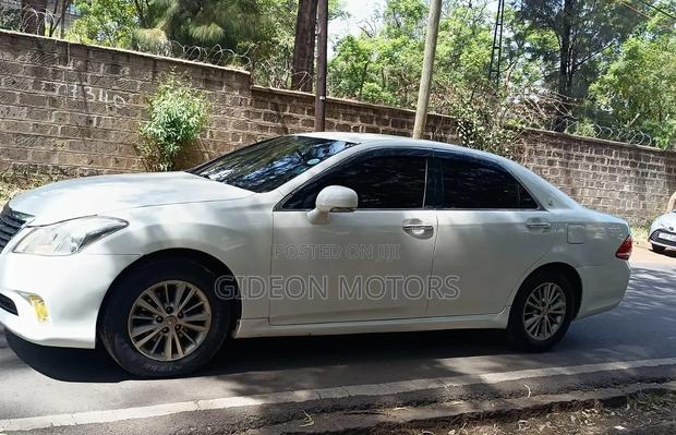 Toyota Crown 2011 White