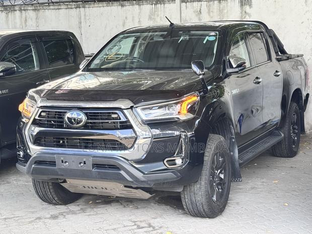 Toyota Hilux 2021 Black