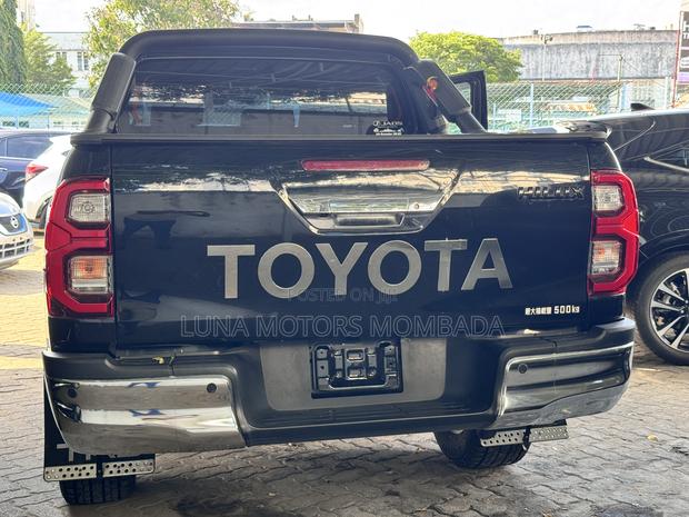 Toyota Hilux 2021 Black