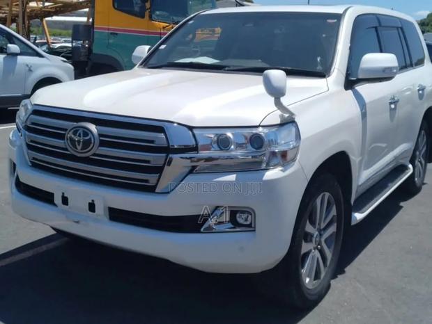 Toyota Land Cruiser 4.6 V8 ZX 2018 Pearl