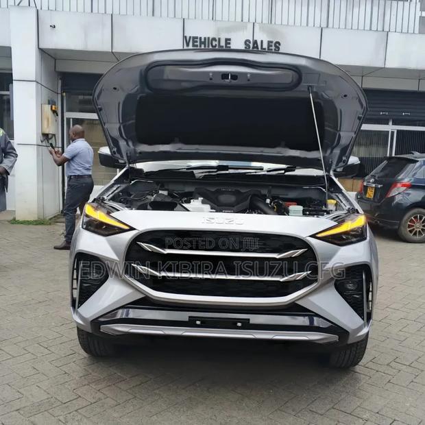 New Isuzu MU-X 2025 Gray