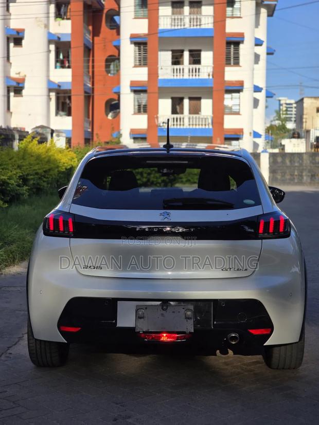 Peugeot 208 2020 White