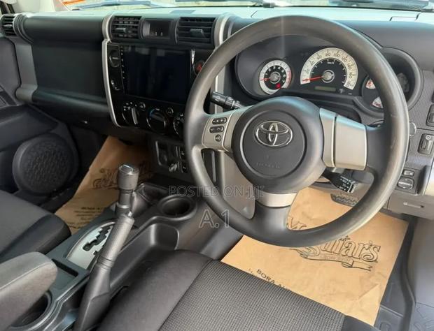 Toyota FJ Cruiser 2017 Beige