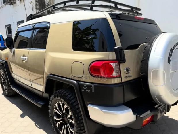 Toyota FJ Cruiser 2017 Beige