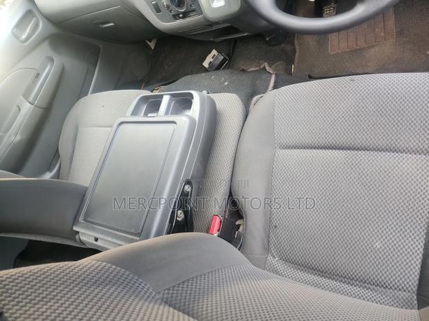 Nissan NV350 2017 Yellow