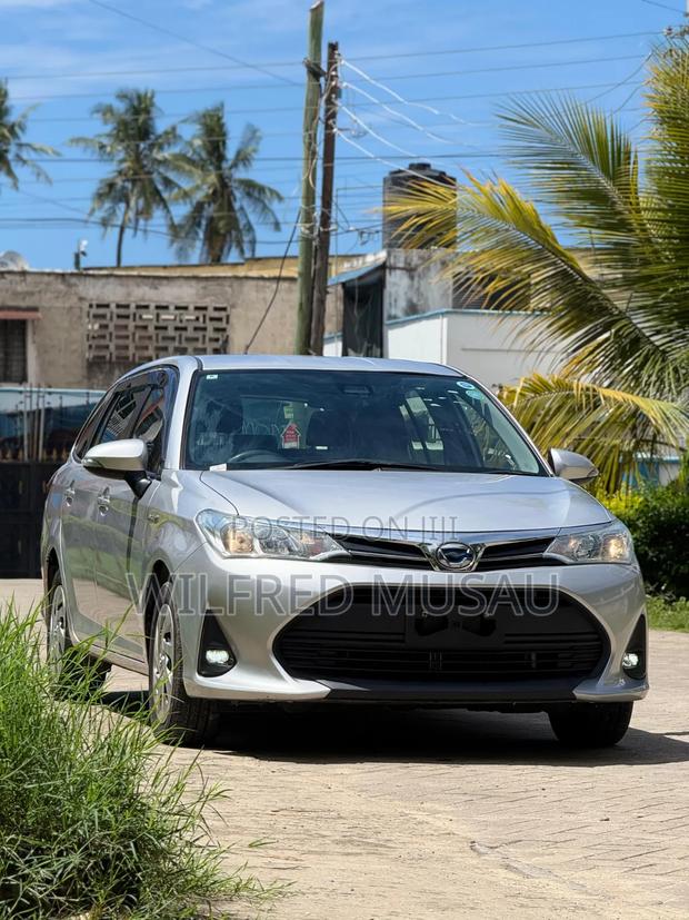 Toyota Corolla Fielder 1.5 Hybrid FWD 2020 Silver