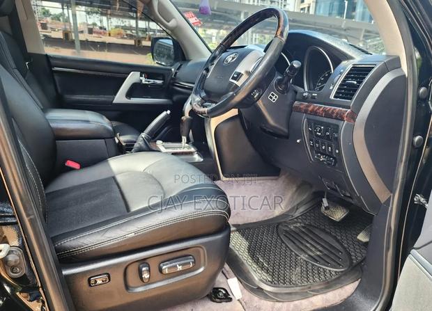 Toyota Land Cruiser 4.6 V8 ZX 2012 Black