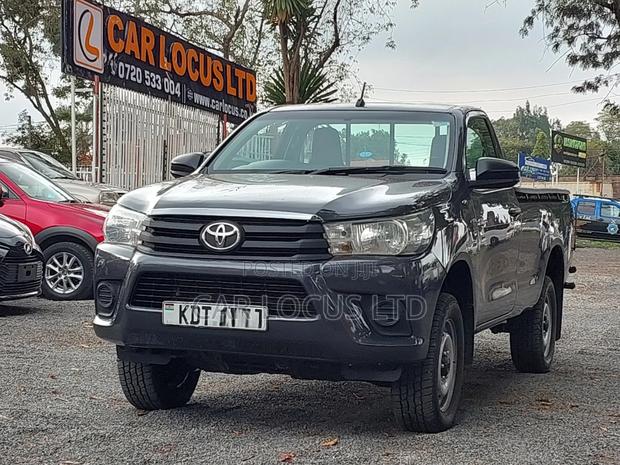 Toyota Hilux 2025 Gray