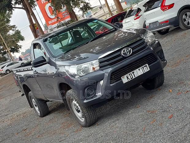 Toyota Hilux 2025 Gray