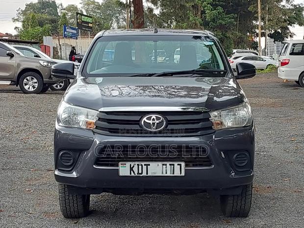 Toyota Hilux 2025 Gray