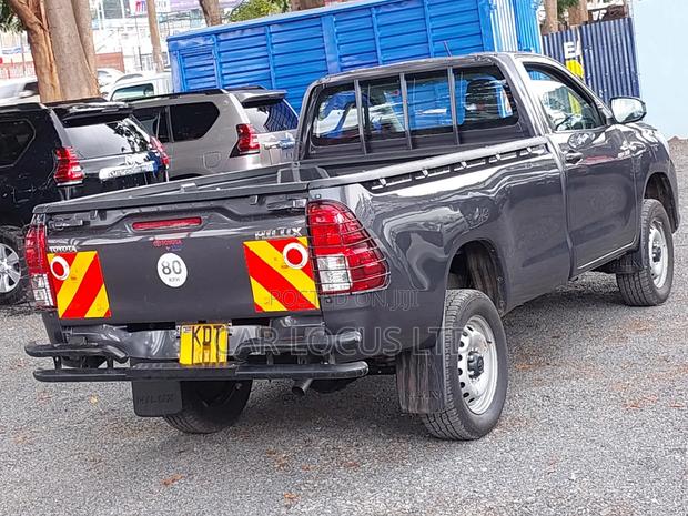Toyota Hilux 2025 Gray