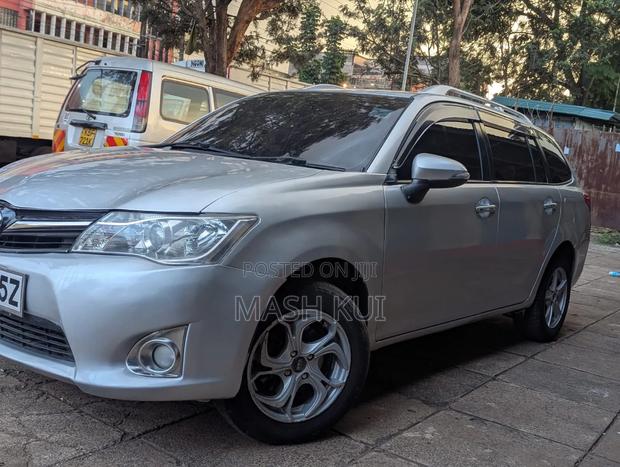 Toyota Corolla Fielder 2013 Silver