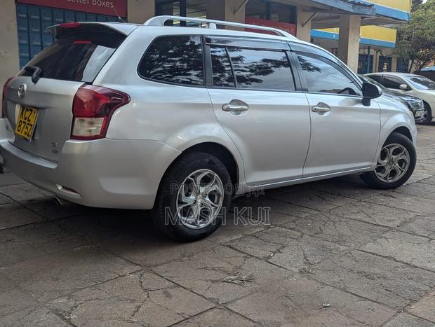 Toyota Corolla Fielder 2013 Silver