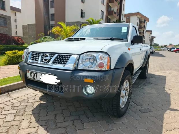 Nissan Hardbody 2017 White